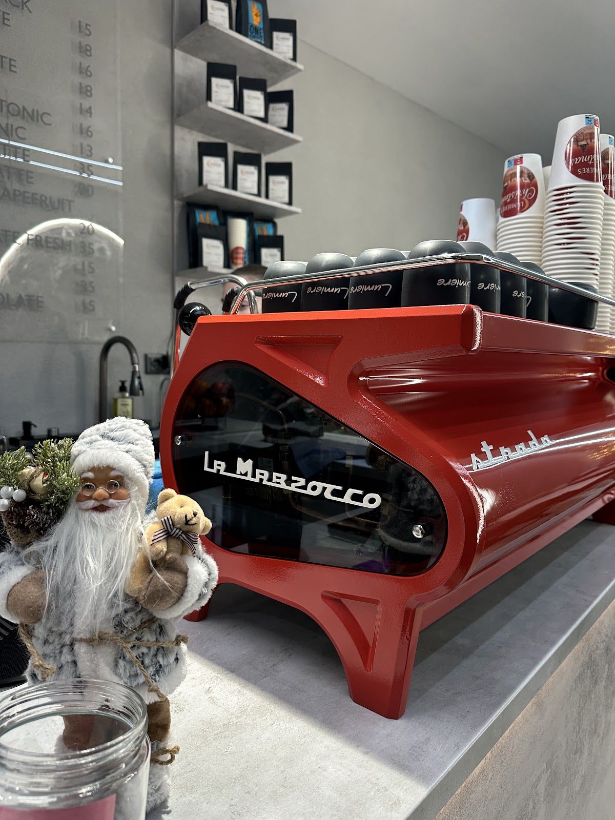 Mașina La Marzocco Strada roșie — inima Lumière